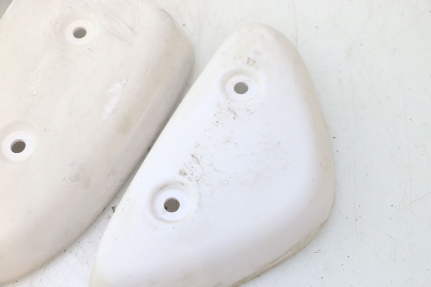 photo de TAMPA LATERAL DO CHASSI MBK STUNT NAKED 50 (2004 - 2018) - Pontos de fixação