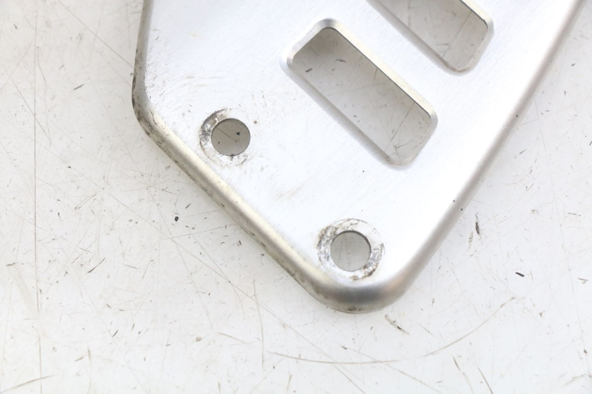 photo de TAMPA LATERAL DO CHASSI SUZUKI SV N 650 (1999 - 2002) - Zoom do estado de desgaste