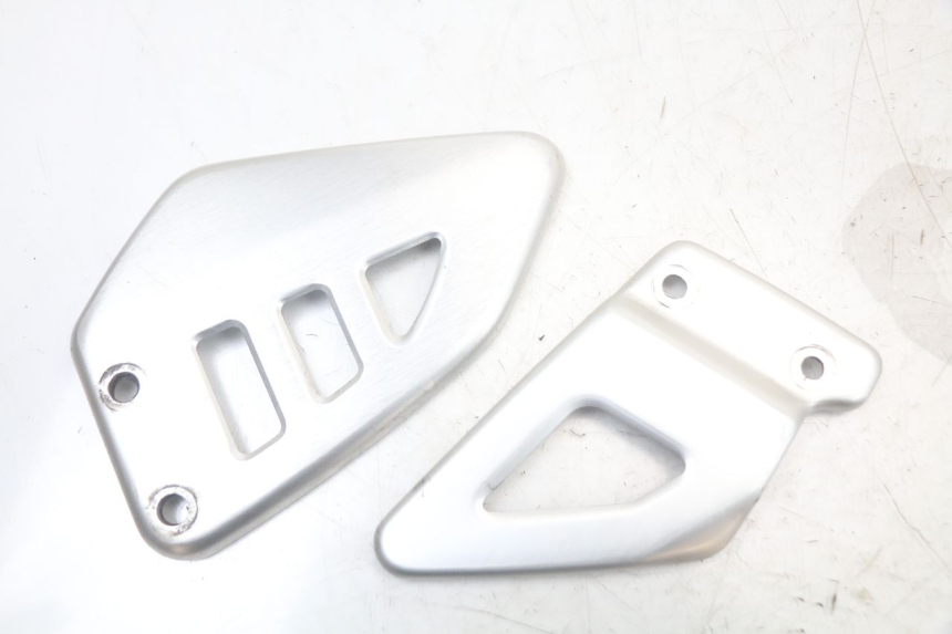 photo de TAMPA LATERAL DO CHASSI SUZUKI SV N 650 (1999 - 2002) - Vista principal