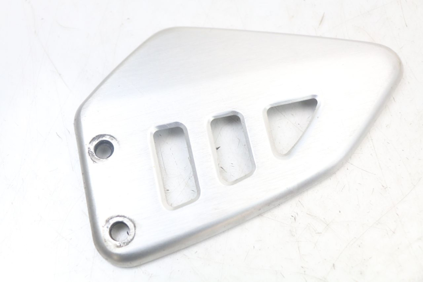photo de TAMPA LATERAL DO CHASSI SUZUKI SV N 650 (1999 - 2002) - Zoom do estado de desgaste