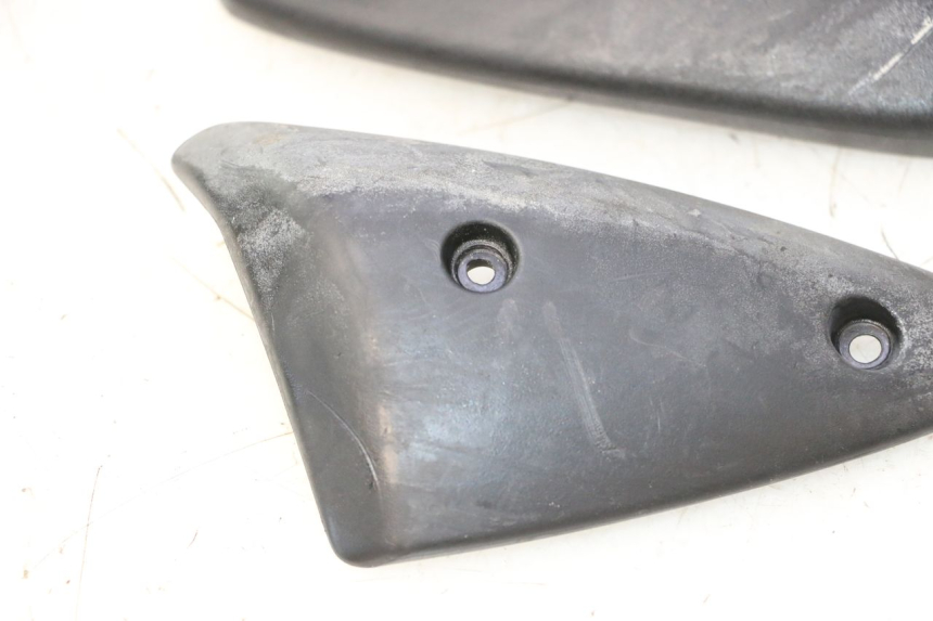 photo de TAMPA LATERAL DO CHASSI PEUGEOT TREKKER 50 (1995 - 2004) - Pontos de fixação