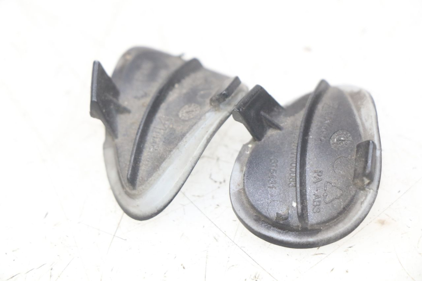 photo de TAMPA LATERAL DO CHASSI PIAGGIO VESPA PRIMAVERA 2T 50 (2013 - 2018) - Detalhe da peça
