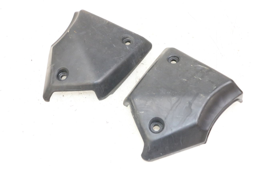 photo de TAMPA LATERAL DO CHASSI SUZUKI VL INTRUDER 125 (2004 - 2007) - Detalhe da peça