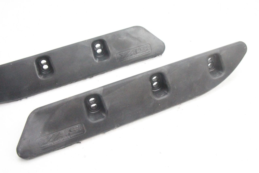 photo de TAMPA LATERAL DO QUADRO YAMAHA WAVE RUNNER GP R 1200 (2000 - 2003) - Zoom do estado de desgaste