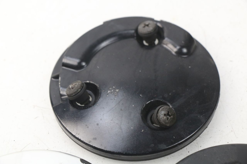 photo de TAMPA LATERAL DO CHASSI YAMAHA XP T-MAX TMAX ABS 500 (2004 - 2007) - Zoom do estado de desgaste