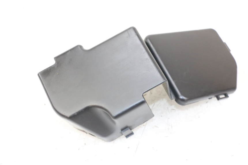 photo de TAMPA LATERAL DO CHASSI YAMAHA FZS FAZER 600 (2001 - 2003) - Zoom do estado de desgaste