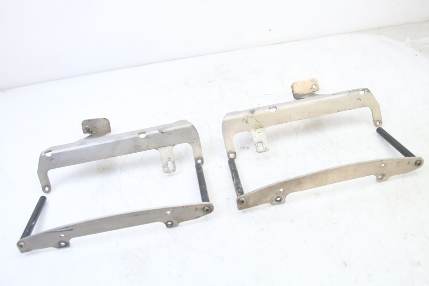 photo de TAMPA LATERAL DO CHASSI YAMAHA YZ-F YZF 250 (2007 - 2013) - Detalhe da peça