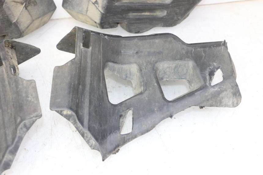 photo de TAMPA LATERAL DO CHASSI YAMAHA YFM GRIZZLY 550 (2008 - 2015) - Detalhes característicos