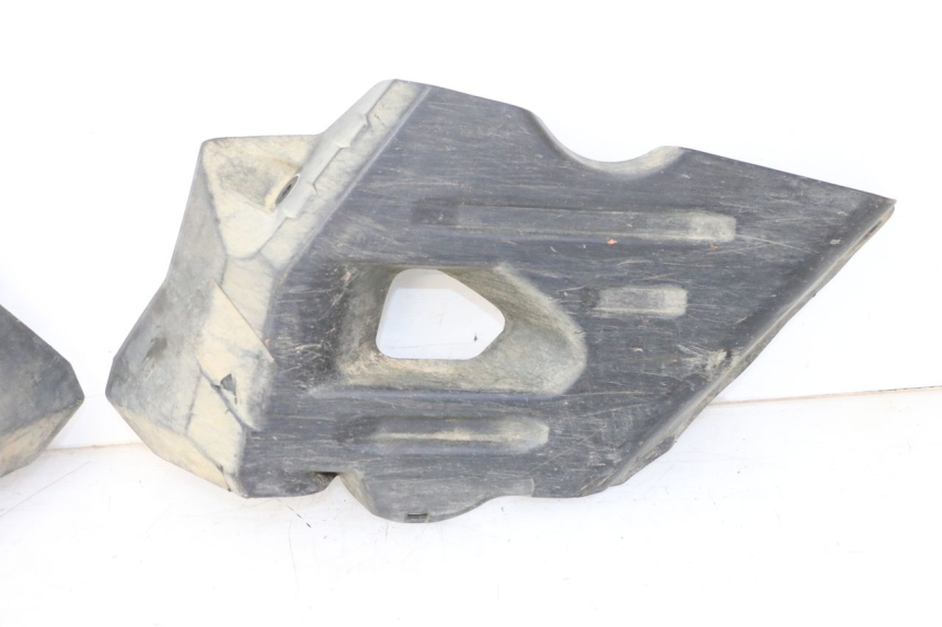 photo de TAMPA LATERAL DO CHASSI YAMAHA YFM GRIZZLY 550 (2008 - 2015) - Pontos de fixação