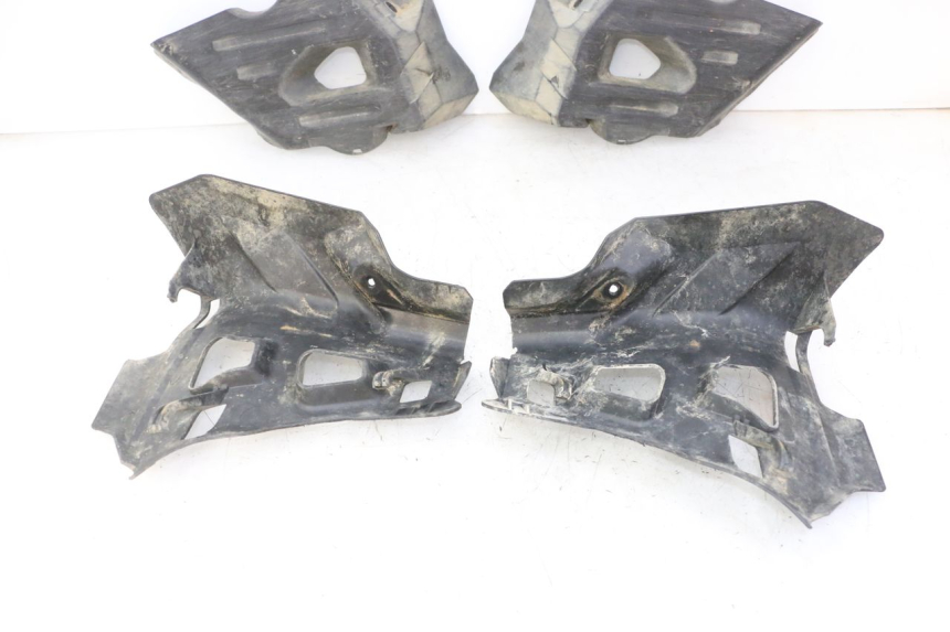 photo de TAMPA LATERAL DO CHASSI YAMAHA YFM GRIZZLY 550 (2008 - 2015) - Marcações e referências