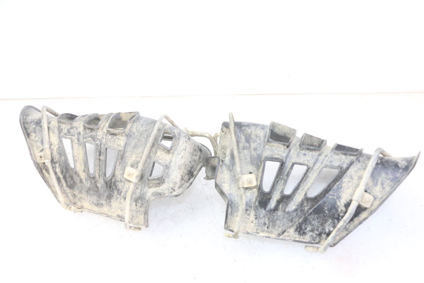 photo de TAMPA LATERAL DO CHASSI YAMAHA YFM R RAPTOR 250 (2008 - 2014) - Zoom do estado de desgaste