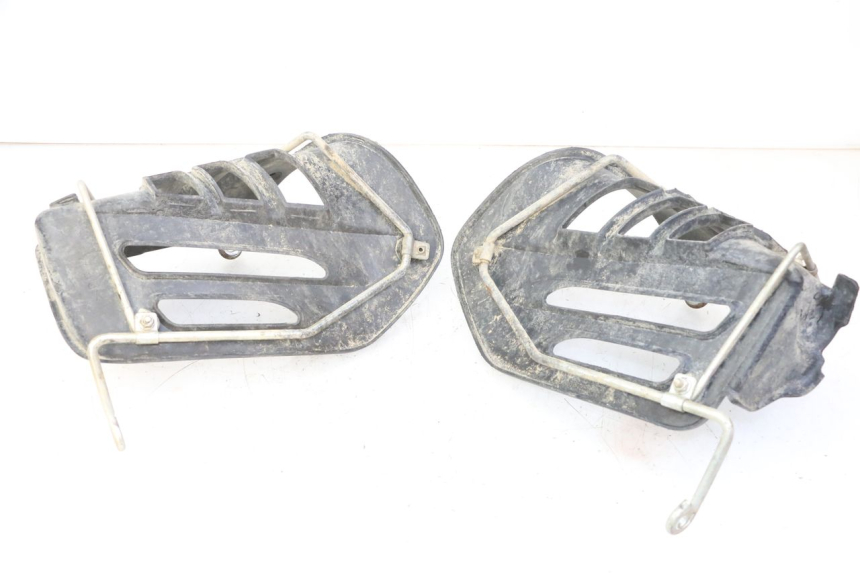 photo de TAMPA LATERAL DO CHASSI YAMAHA YFM R RAPTOR 250 (2008 - 2014) - Outro ângulo de visão