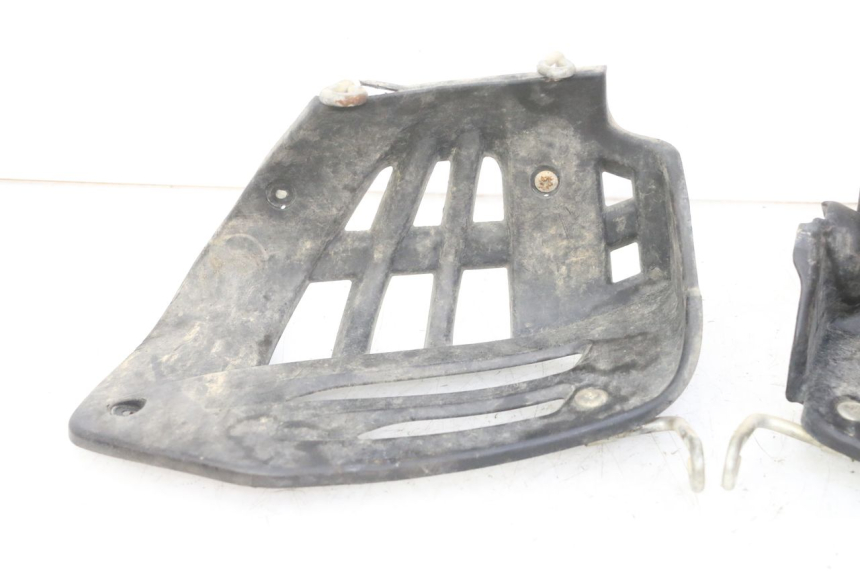 photo de TAMPA LATERAL DO CHASSI YAMAHA YFM R RAPTOR 250 (2008 - 2014) - Peça verificada