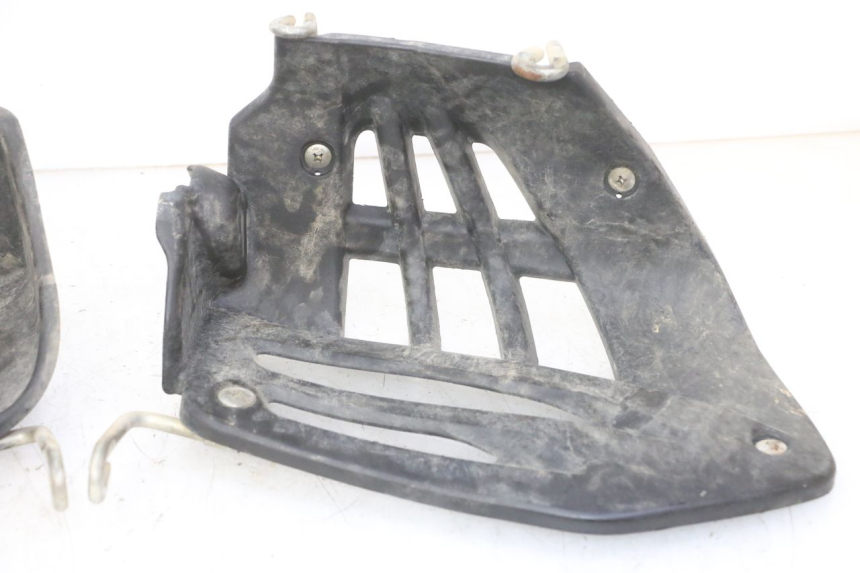 photo de TAMPA LATERAL DO CHASSI YAMAHA YFM R RAPTOR 250 (2008 - 2014) - Marcações e referências