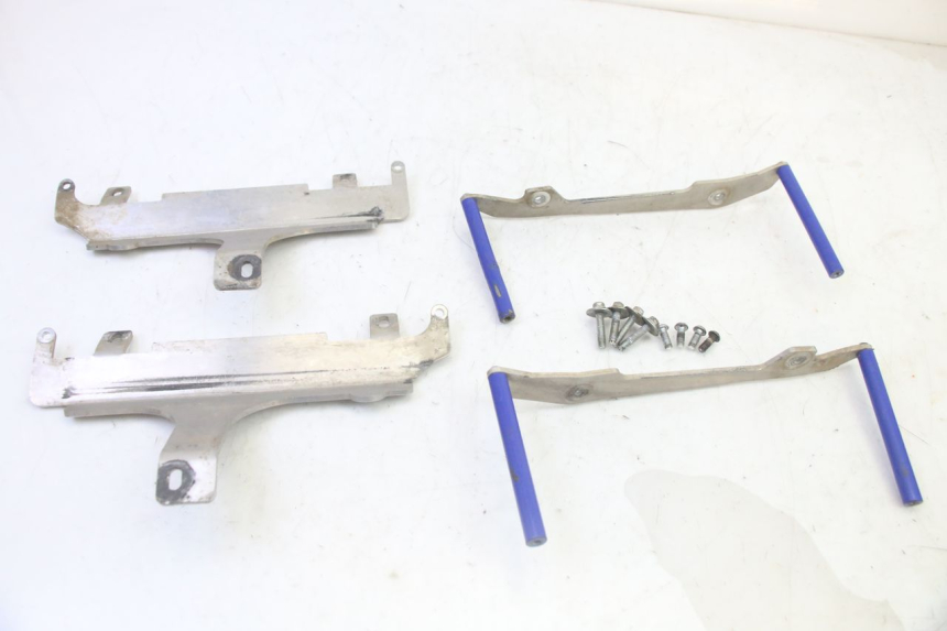 photo de TAMPA LATERAL DO CHASSI YAMAHA YZ-F YZF 250 (2014 - 2018) - Detalhe da peça