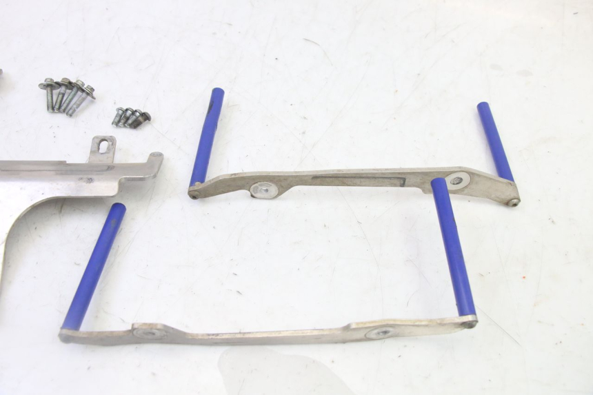 photo de TAMPA LATERAL DO CHASSI YAMAHA YZ-F YZF 250 (2014 - 2018) - Zoom do estado de desgaste