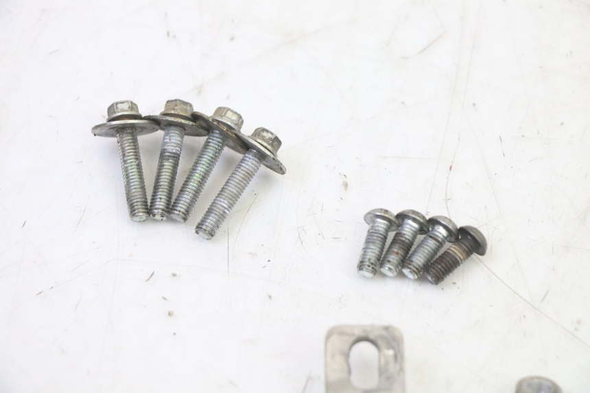 photo de TAMPA LATERAL DO CHASSI YAMAHA YZ-F YZF 250 (2014 - 2018) - Outro ângulo de visão