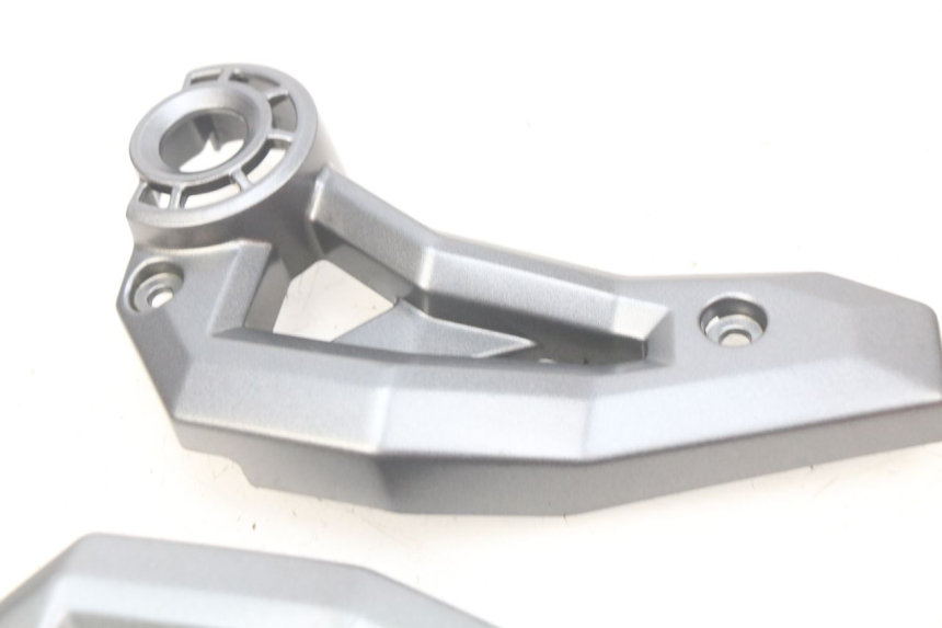 photo de TAMPA LATERAL DO CHASSI KAWASAKI Z 650 (2016 - 2019) - Zoom do estado de desgaste