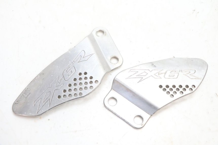 photo de TAMPA LATERAL DO CHASSI KAWASAKI ZX-6R ZX6R 600 (2000 - 2002) - Detalhe da peça