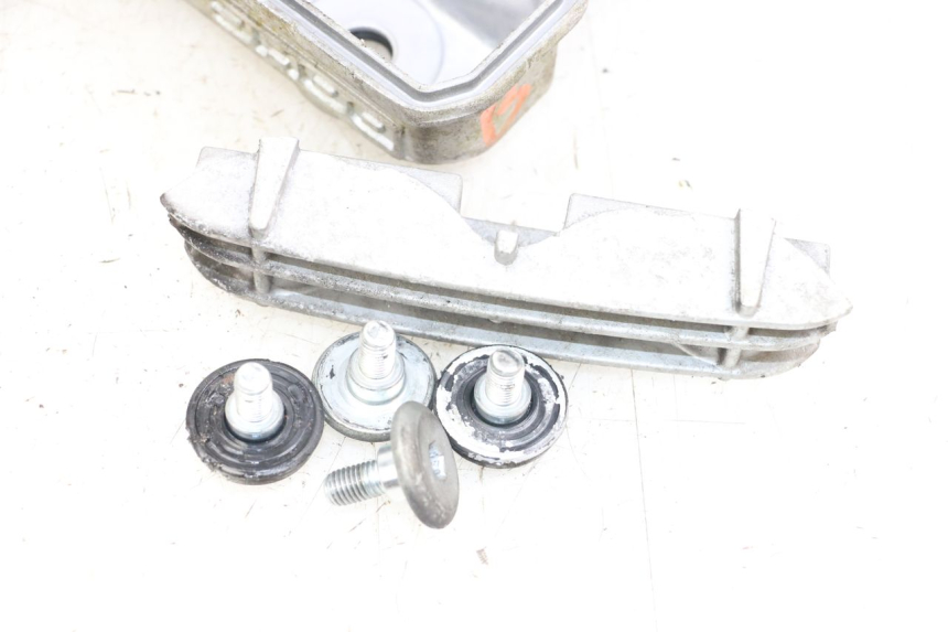 photo de TAMPA DE BALANCINS HYOSUNG GV AQUILA 125 (2000 - 2009) - Ampliação técnica