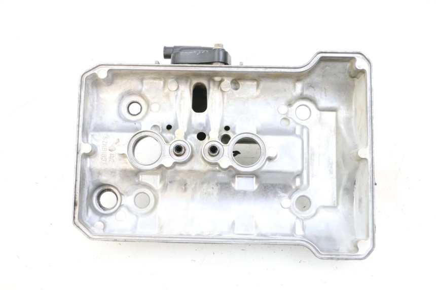 photo de TAMPA DE VÁLVULA SUZUKI BURGMAN EXECUTIVE ABS 650 (2006 - 2012) - Detalhe da peça