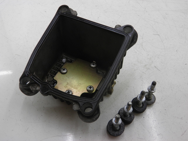 photo de TAMPA DE BALANCINS PIAGGIO LIBERTY 2T 50 (2004 - 2008) - Detalhe da peça