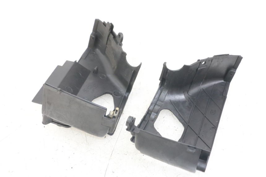 photo de TAMPA DO CILINDRO PEUGEOT KISBEE 4T 50 (2010 - 2017) - Pontos de fixação