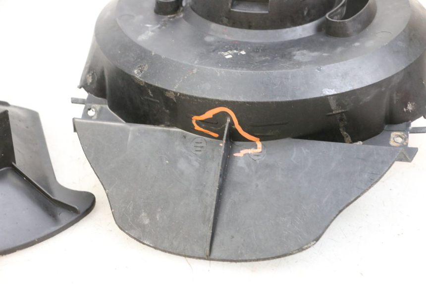 photo de TAMPA DO GARFO MBK BOOSTER SPIRIT 50 (2004 - 2017) - Detalhe da peça