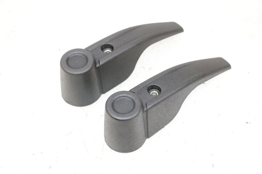 photo de TAMPA DO GARFO PIAGGIO MP3 HPE 300 (2019 - 2026) - Zoom do estado de desgaste