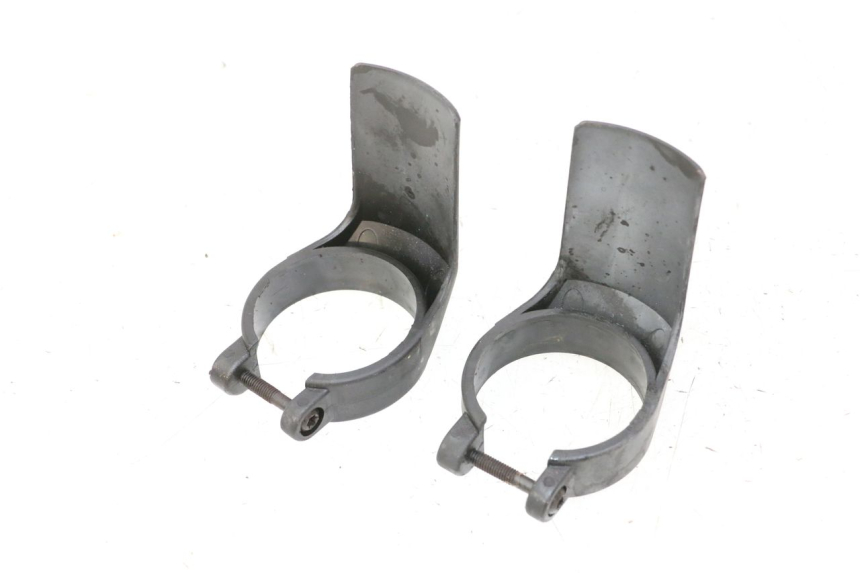 photo de TAMPA DO GARFO TRIUMPH SPRINT 900 (1995 - 1998) - Detalhe da peça