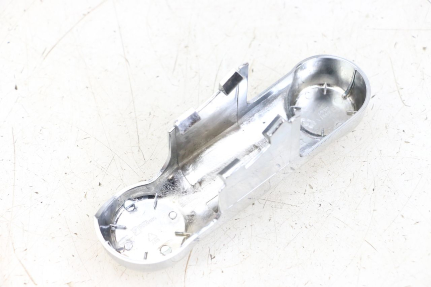 photo de TAMPA DO GARFO PIAGGIO VESPA PRIMAVERA 4T 50 (2021 - 2024) - Detalhe da peça