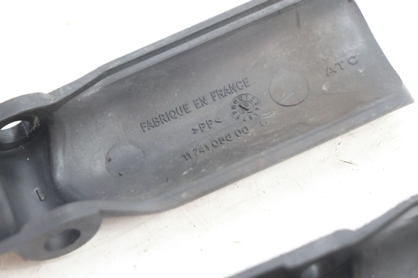 photo de TAMPA DE GARFO PEUGEOT VIVACITY 100 (1999 - 2008) - Outro ângulo de visão