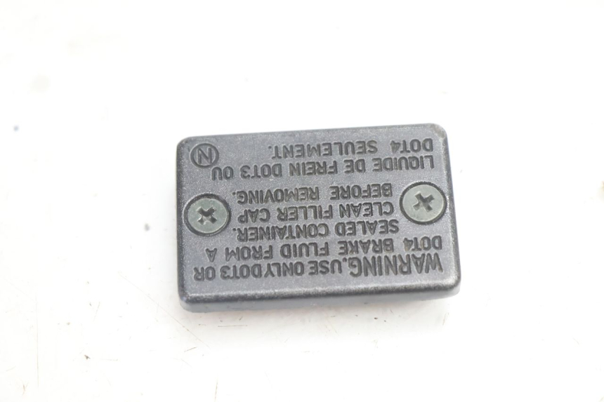 photo de TAMPA DO CILINDRO MESTRE KEEWAY RY6 2T 50 (2011 - 2019) - Detalhe da peça
