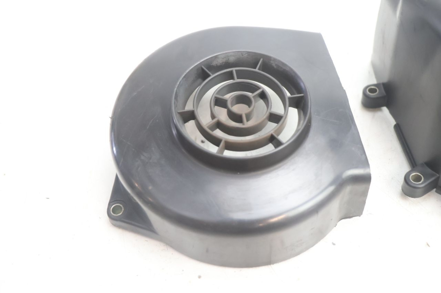 photo de TAMPA DO MOTOR PEUGEOT KISBEE 2T 50 (2010 - 2017) - Detalhe da peça