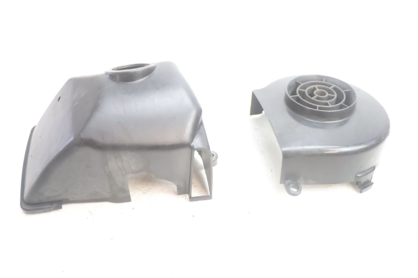 photo de TAMPA DO MOTOR PEUGEOT KISBEE 2T 50 (2010 - 2017) - Outro ângulo de visão
