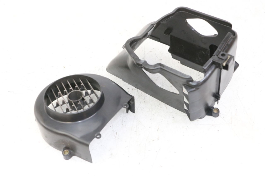 photo de TAMPA DO MOTOR PEUGEOT KISBEE 4T 50 (2010 - 2017) - Vista principal