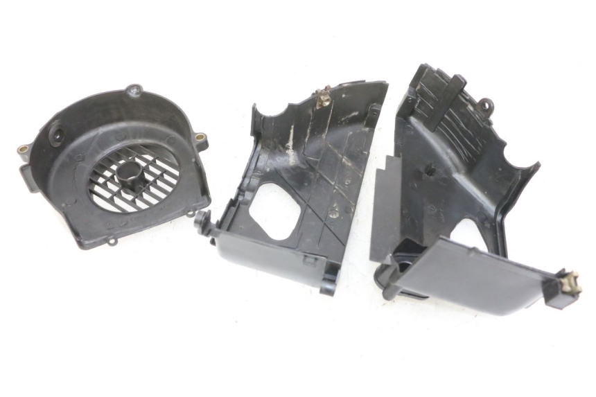 photo de TAMPA DO MOTOR PEUGEOT KISBEE 4T 50 (2010 - 2017) - Outro ângulo de visão