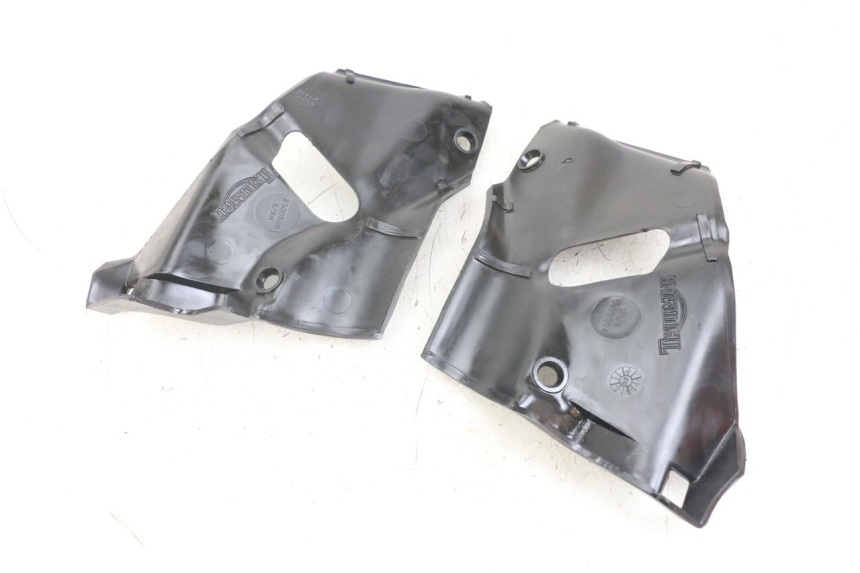 photo de TAMPA DO MOTOR TRIUMPH SPEED TRIPLE T301 900 (1994 - 1996) - Detalhe da peça