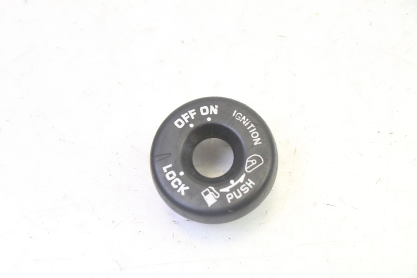 photo de TAMPA DE IGNICAO HONDA FES S-WING SWING ABS 125 (2007 - 2015) - Detalhe da peça