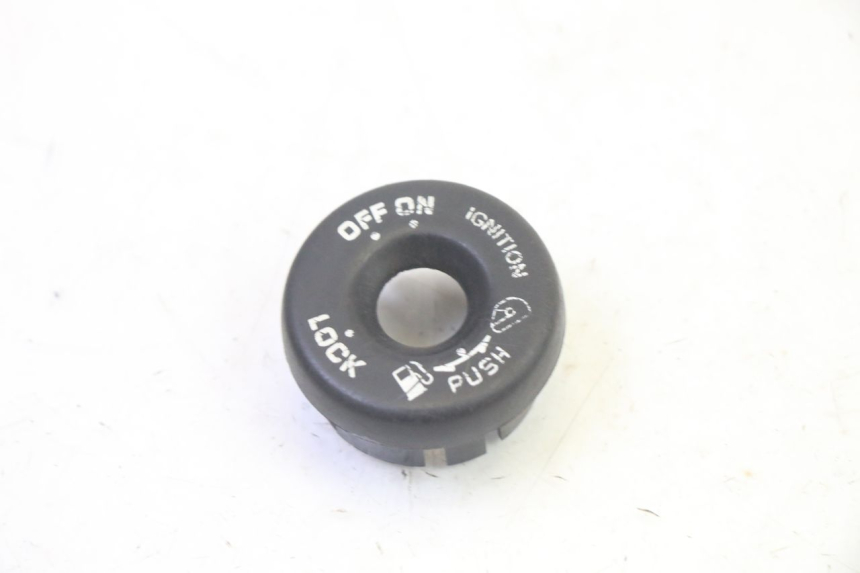photo de TAMPA DE IGNICAO HONDA FES S-WING SWING ABS 125 (2007 - 2015) - Detalhe da peça