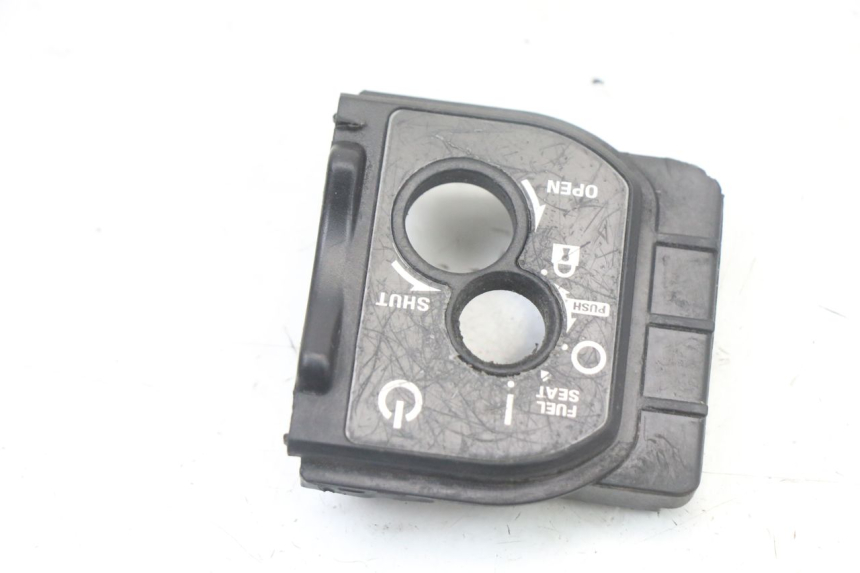 photo de TAMPA DE IGNICAO HONDA PCX (JF57/JF64) 125 (2014 - 2018) - Zoom do estado de desgaste
