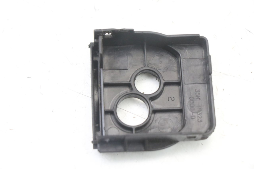 photo de TAMPA DE IGNICAO HONDA PCX (JF57/JF64) 125 (2014 - 2018) - Outro ângulo de visão