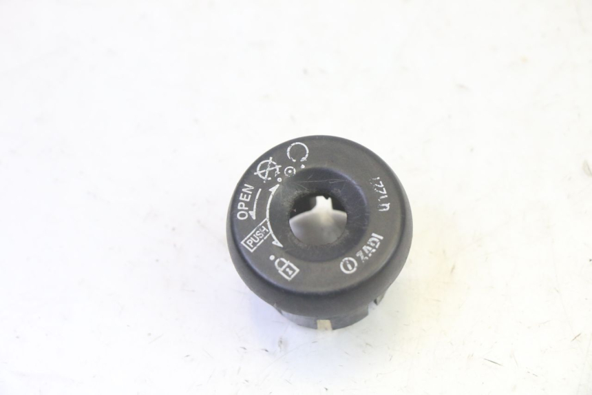 photo de TAMPA DE IGNICAO YAMAHA YP MAJESTY 125 (2007 - 2010) - Detalhe da peça