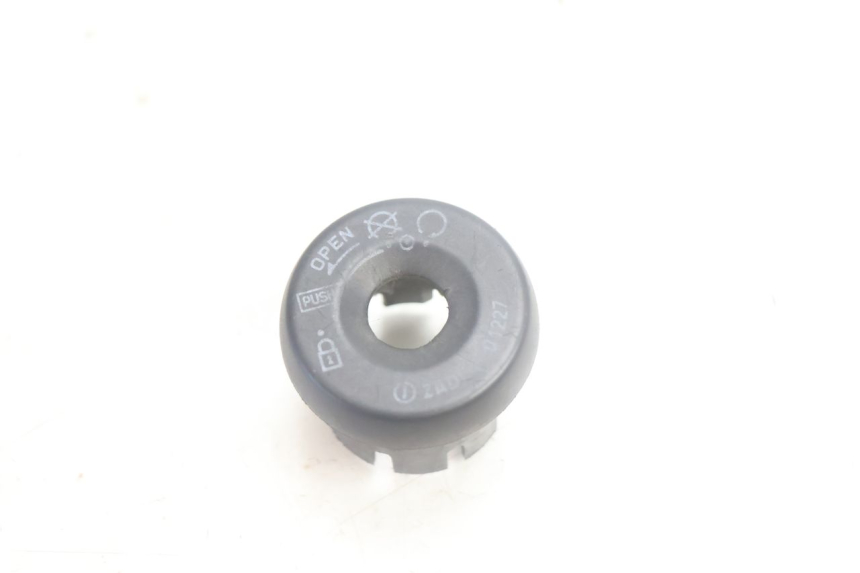 photo de TAMPA DE IGNICAO YAMAHA YP MAJESTY 125 (2002 - 2006) - Detalhe da peça