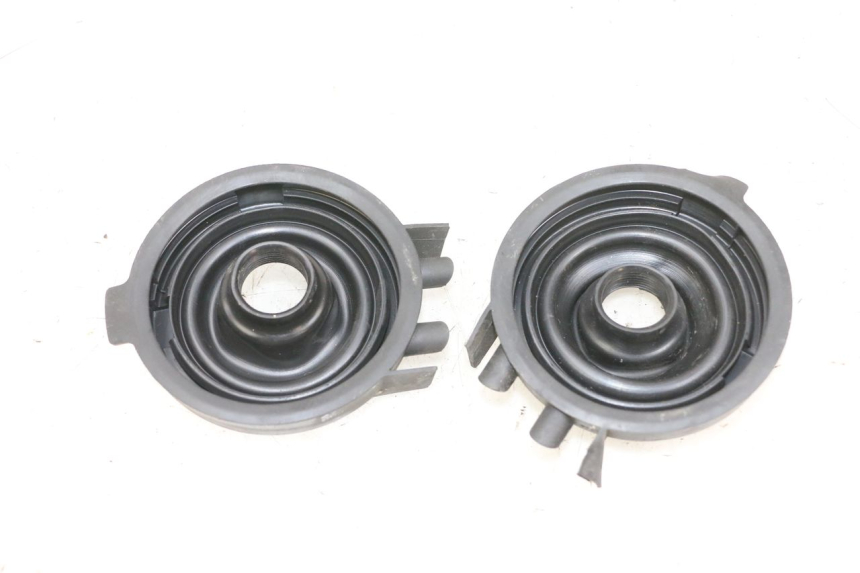 photo de TAMPA DE POEIRA DO FAROL YAMAHA TDM ABS 900 (2002 - 2014) - Detalhe da peça