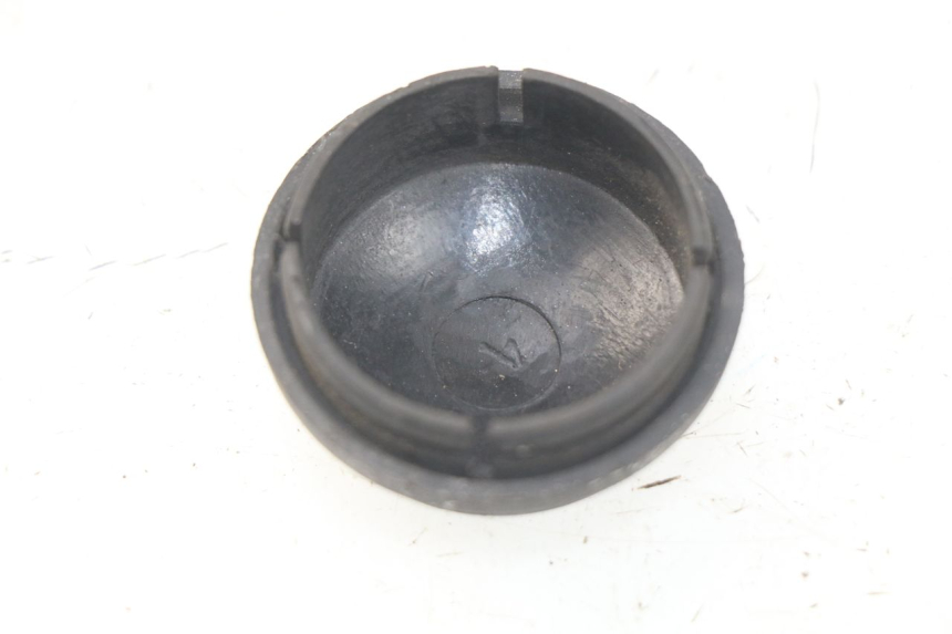 photo de TAMPA DE RODA PIAGGIO FLY 2T 50 (2004 - 2017) - Detalhe da peça