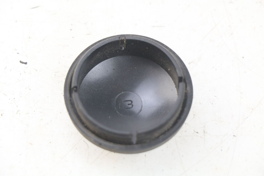 photo de TAMPA DE RODA PIAGGIO FLY 2T 50 (2004 - 2017) - Detalhe da peça
