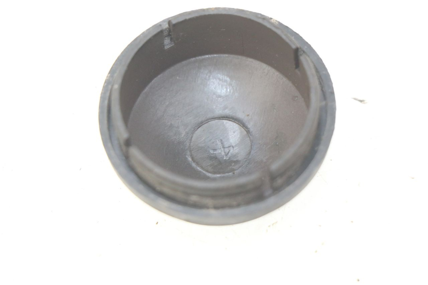 photo de TAMPA DE RODA PIAGGIO FLY 2T 50 (2004 - 2017) - Detalhe da peça