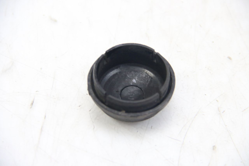 photo de TAMPA DE RODA PIAGGIO FLY 2T 50 (2004 - 2017) - Detalhe da peça