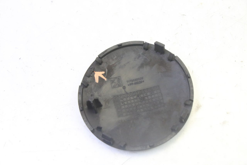photo de TAMPA DE RODA PEUGEOT SATELIS 125 (2013 - 2018) - Zoom do estado de desgaste